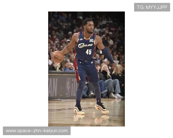 米切尔急停跳投稳稳命中，爵士守住主场