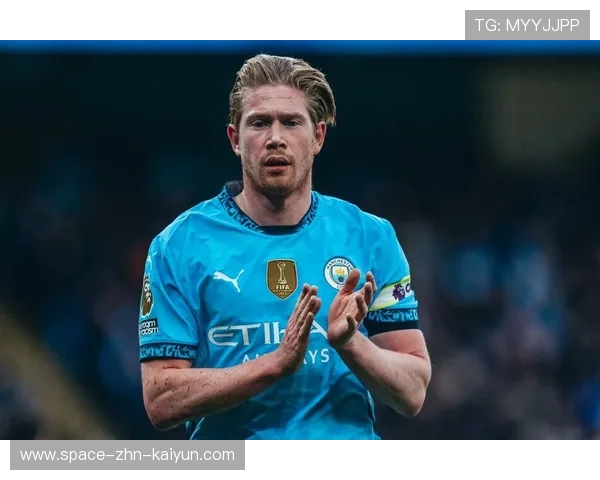 德布劳内快速任意球传递，曼城组织进攻如教科书般精密